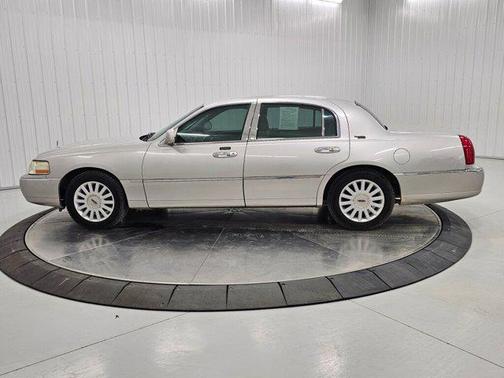 2005 Lincoln Town Car Signature