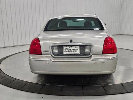 2005 Lincoln Town Car Signature