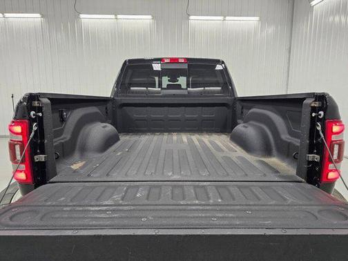 2022 RAM 2500 Laramie Crew Cab 4x4 6'4' Box