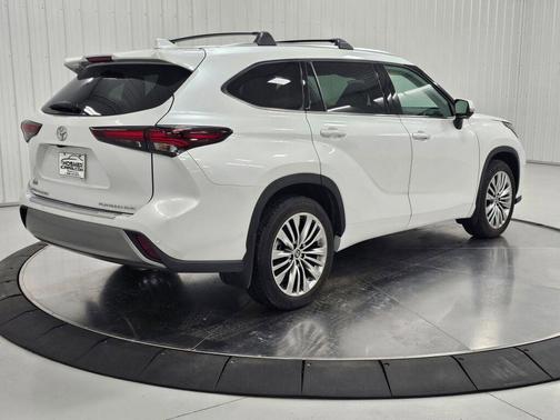 Wind Chill Pearl 2024 Toyota Highlander Platinum
