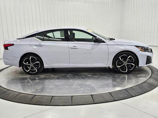 2024 Nissan Altima SR FWD