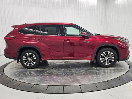 Ruby Flare Pearl 2021 Toyota Highlander Hybrid XLE