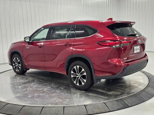 2021 Toyota Highlander Hybrid XLE