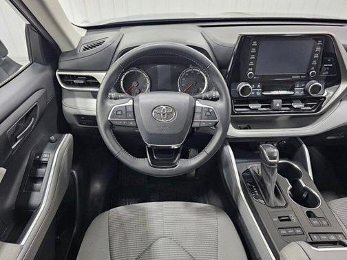 2021 Toyota Highlander LE