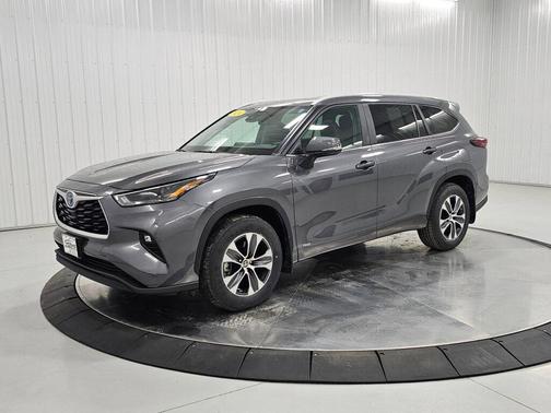 Magnetic Gray Metallic 2024 Toyota Highlander Hybrid XLE