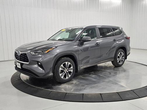Magnetic Gray Metallic 2024 Toyota Highlander Hybrid XLE