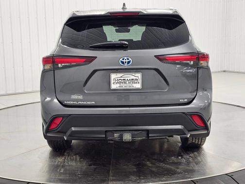 Magnetic Gray Metallic 2024 Toyota Highlander Hybrid XLE