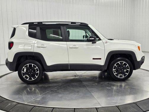 Alpine White Clearcoat 2023 Jeep Renegade Trailhawk