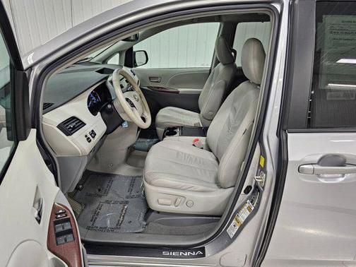2011 Toyota Sienna XLE
