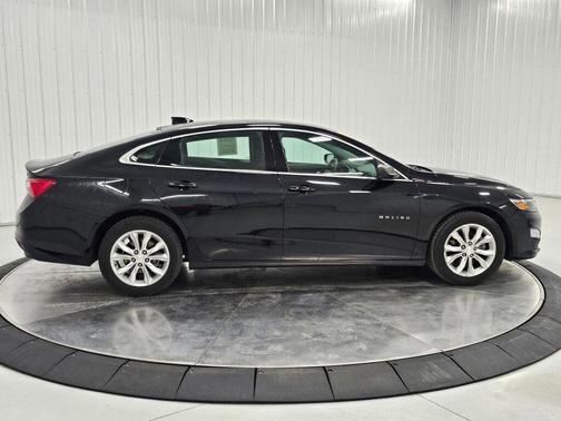 Mosaic Black Metallic 2024 Chevrolet Malibu FWD 1LT
