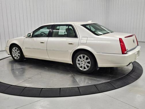 White Diamond Tricoat 2009 Cadillac DTS 1SD