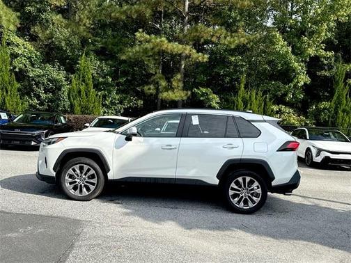 2022 Toyota RAV4 XLE Premium
