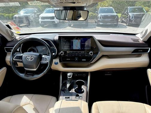 2022 Toyota Highlander Hybrid Limited