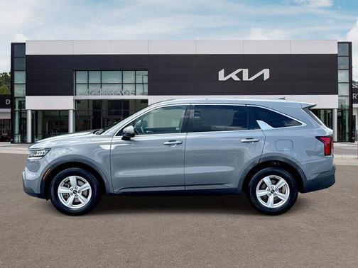 Everlasting Silver 2021 Kia Sorento LX