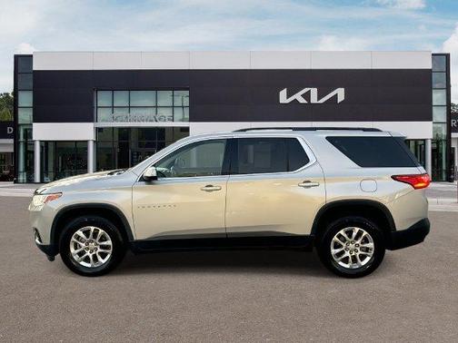 Silver Ice Metallic 2019 Chevrolet Traverse LT Cloth