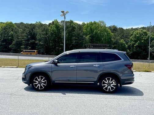 Crystal Black Pearl 2021 Honda Pilot Touring 7-Passenger