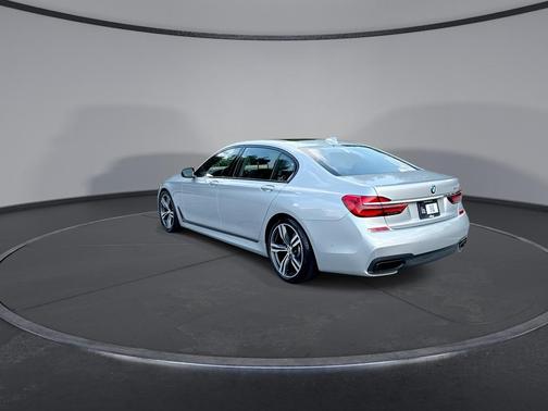 2019 BMW 750 i