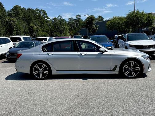2019 BMW 750 i