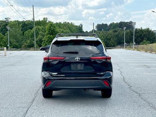 Midnight Black Metallic 2021 Toyota Highlander L