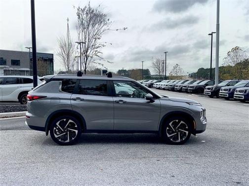 2022 Mitsubishi Outlander SE