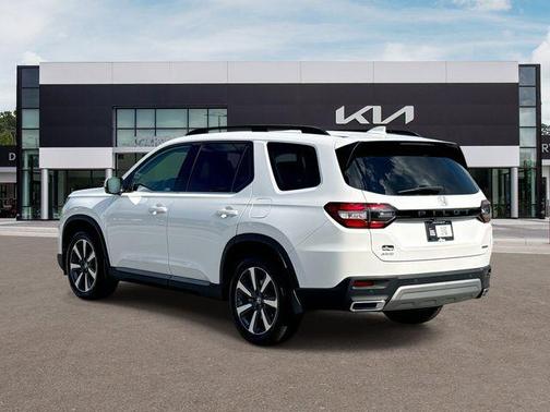Platinum White Pearl 2024 Honda Pilot Touring