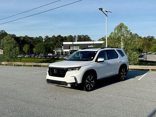 Platinum White Pearl 2024 Honda Pilot Touring