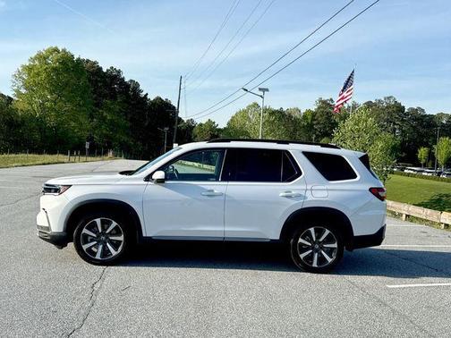 Platinum White Pearl 2024 Honda Pilot Touring
