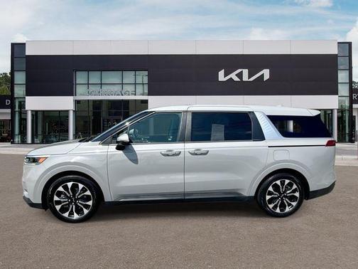 Ceramic Silver 2024 Kia Carnival EX