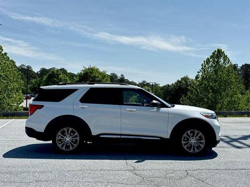 Star White 2023 Ford Explorer XLT