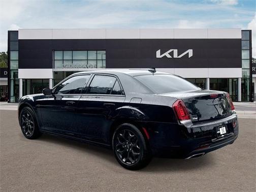 2022 Chrysler 300 Touring L