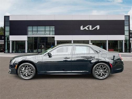 2022 Chrysler 300 Touring L