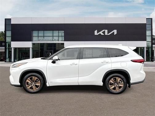 2023 Toyota Highlander Hybrid Bronze Edition