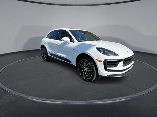 2022 Porsche Macan Base