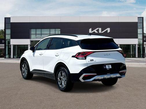Glacial White Pearl 2023 Kia Sportage SX