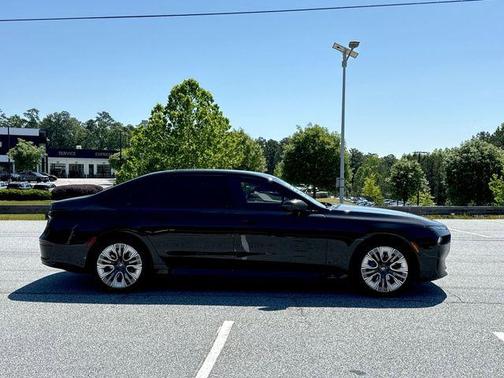 Black Sapphire Metallic 2023 BMW i7 xDrive60