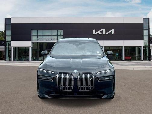 Black Sapphire Metallic 2023 BMW i7 xDrive60