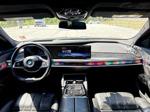 Black Sapphire Metallic 2023 BMW i7 xDrive60