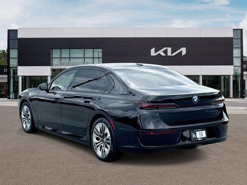 Black Sapphire Metallic 2023 BMW i7 xDrive60