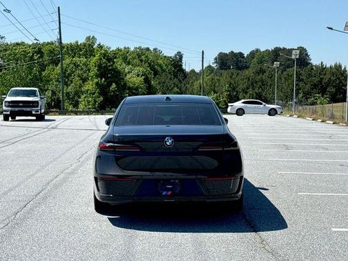 Black Sapphire Metallic 2023 BMW i7 xDrive60