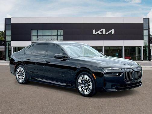 Black Sapphire Metallic 2023 BMW i7 xDrive60