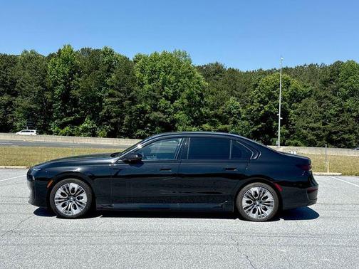 Black Sapphire Metallic 2023 BMW i7 xDrive60