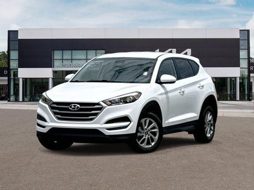 Dazzling White 2017 Hyundai TUCSON SE
