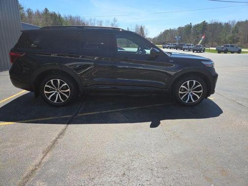 Black 2022 Ford Explorer ST-Line