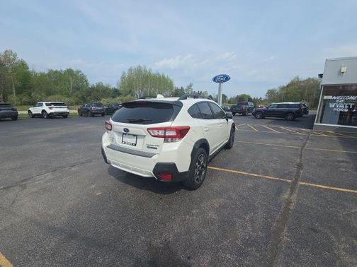 Crystal White Pearl 2018 Subaru Crosstrek 2.0i Limited