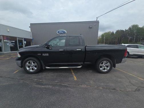 Brilliant Black Crystal Pearlcoat 2018 RAM 1500 Big Horn