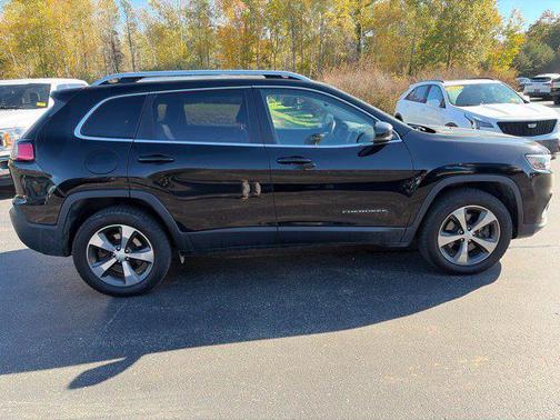 Diamond Black Crystal Pearlcoat 2019 Jeep Cherokee Limited