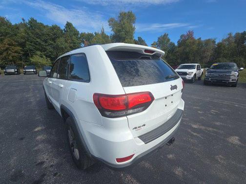 Bright White Clearcoat 2017 Jeep Grand Cherokee Laredo