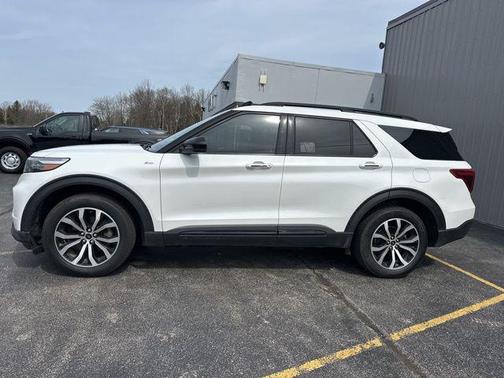 White 2023 Ford Explorer ST-Line