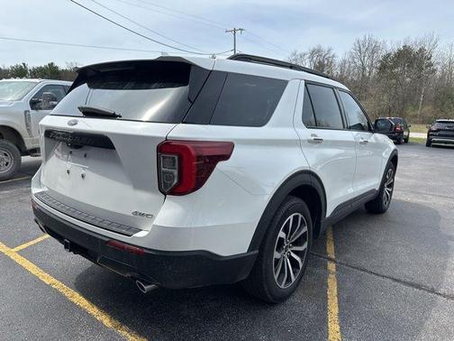 White 2023 Ford Explorer ST-Line