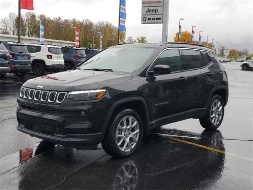 2023 Jeep Compass Latitude Lux